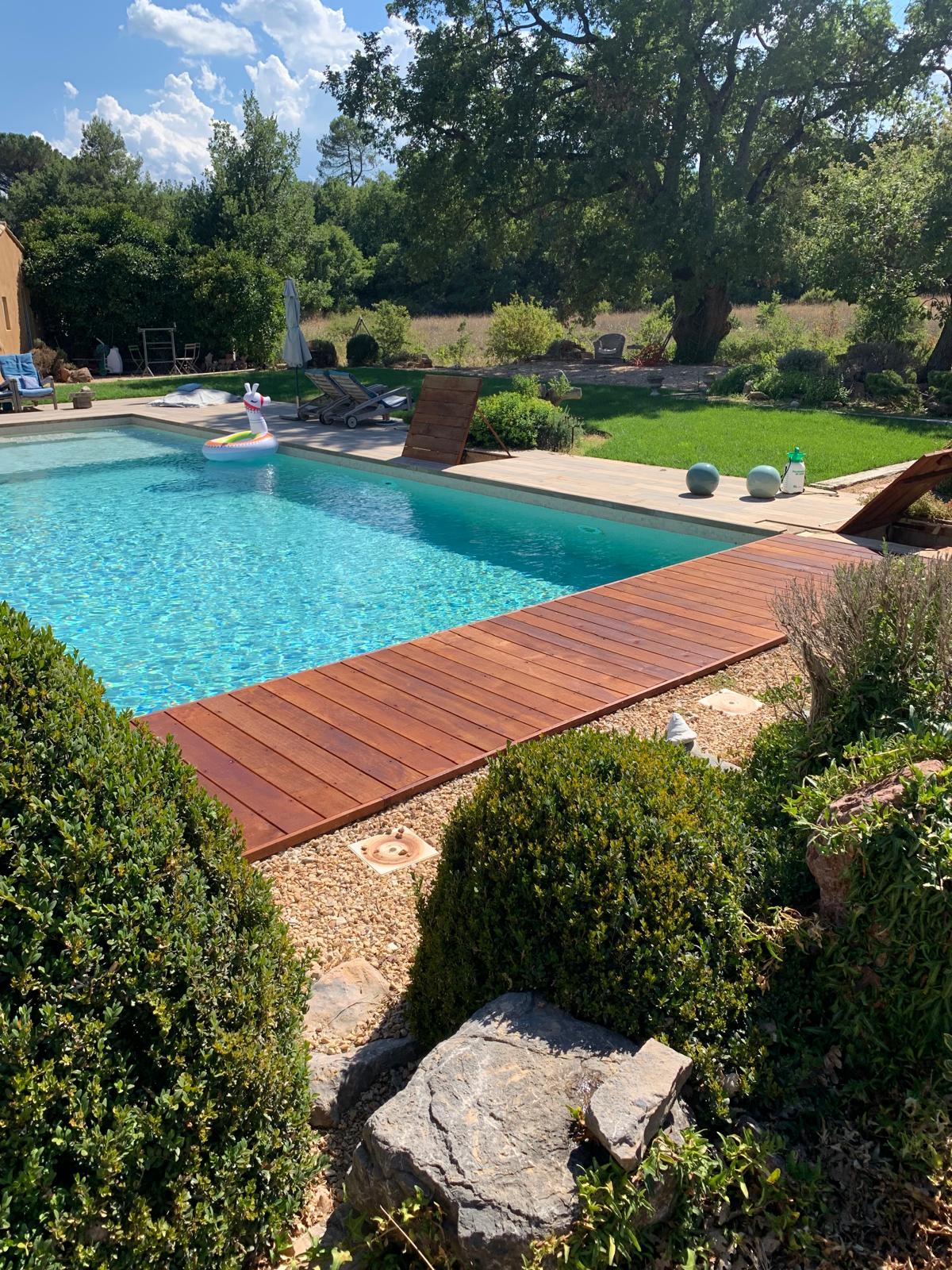 Jacuzzi encastré & habillage en Merbau de 35m² à Bras
